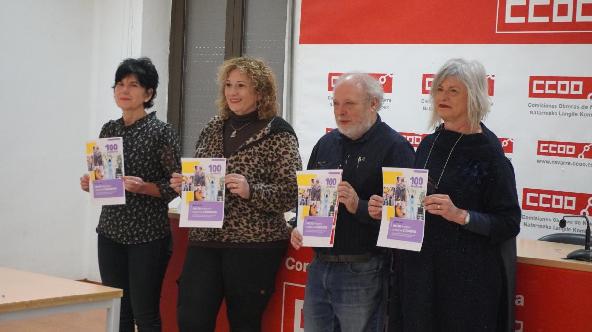 De derecha a izquierda: PiliRuiz (secretaria de Mujeres e Igualdad de CCOO de Navarra), Luca Sesma (secretaria de Mujeres e Igualdad de la FSC de CCOO de Navarra), Javier Ordez (secretario general de Pensionistas de CCOO de Navarra) y Vito Astrin (secretaria general de la Federacin de Sanidad de CCOO de Navarra).