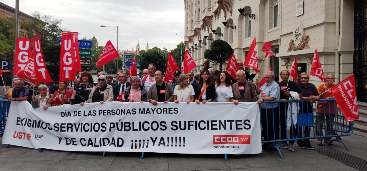 Concentración por el #DiaInternacionalPersonasMayores